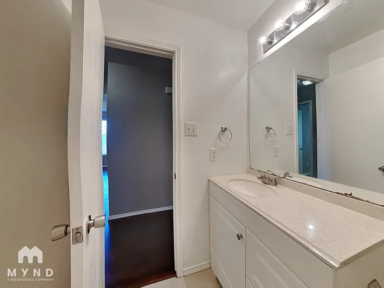 327 W Little Creek Rd — Photo 8