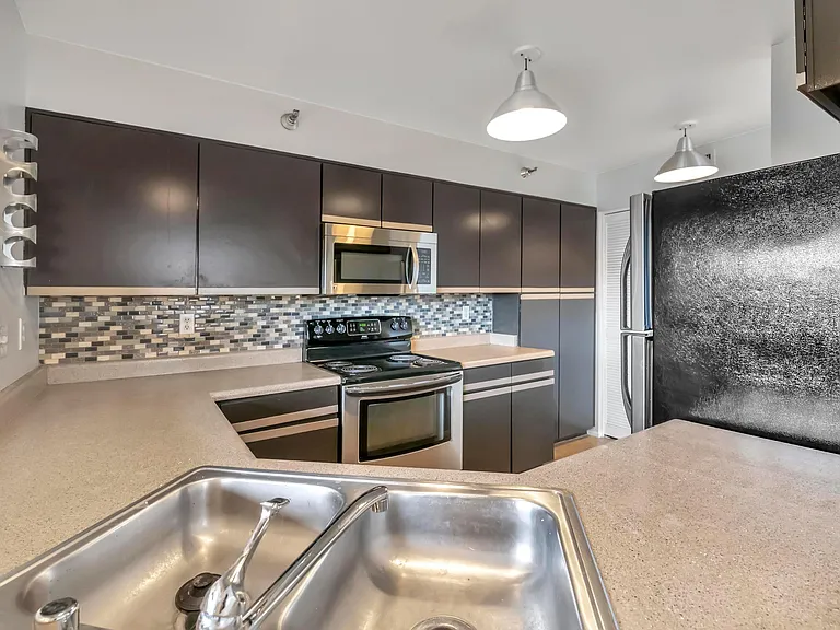 154 W 5th St #250 — Photo 7