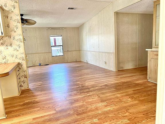 4th image of 1654 Calvin Cir