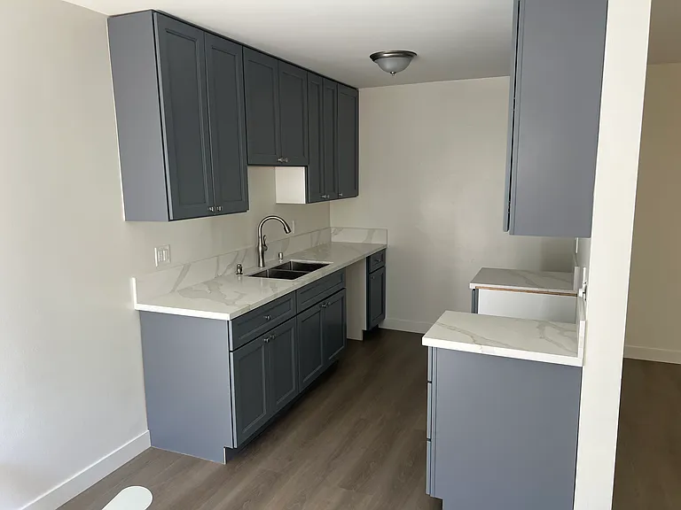 1329 Barry Ave #3 — Photo 3