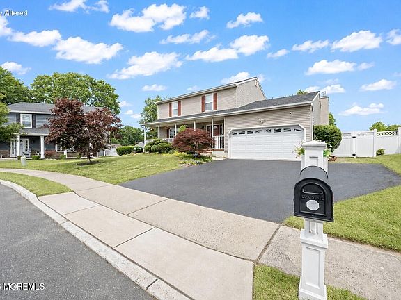 3rd image of 30 Kentucky Drive