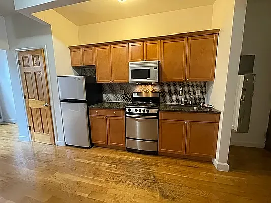 Rented by REAL New York | media 17