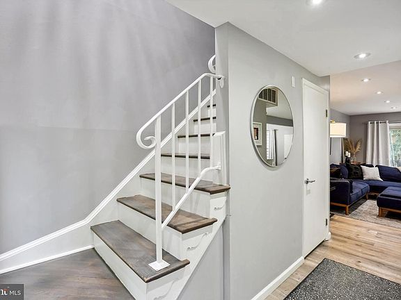 4th image of 5560 Burnside Dr