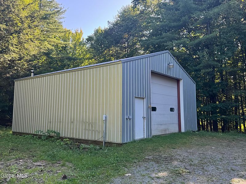 3rd image of 1851 Call Street