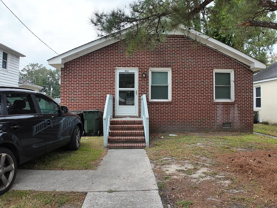 412 S College Dr