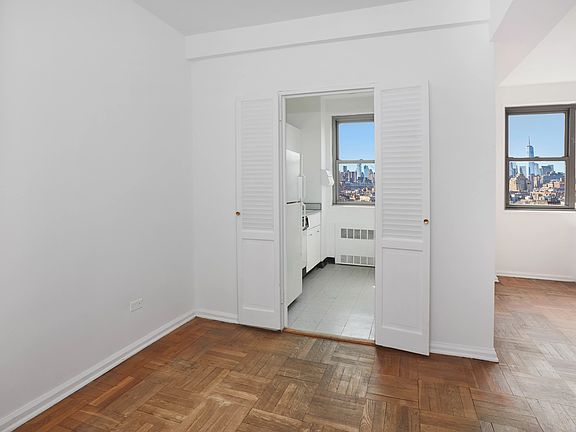 4th image of 2 Horatio St #12NP