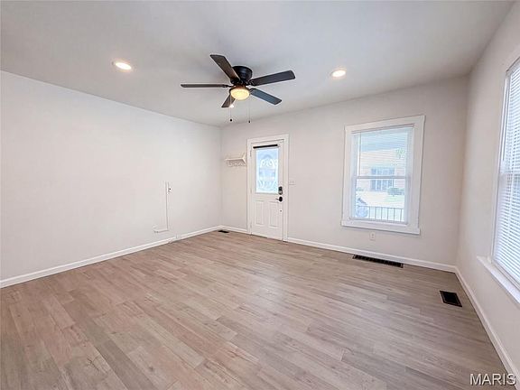3rd image of 4091 Blow St