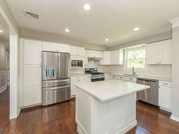 4th image of 52 Galloping Hill Rd