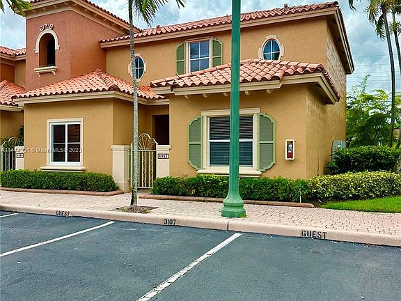 4th image of 4951 Leeward Ln #3107