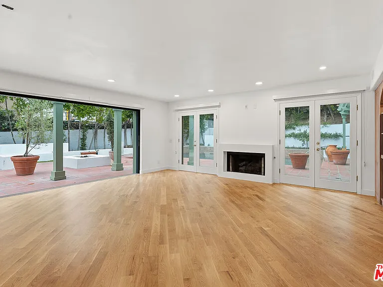 1200 N Doheny Dr — Photo 16