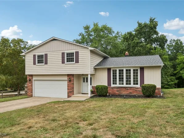 30501 Meadowbrook Dr, Wickliffe, OH 44092