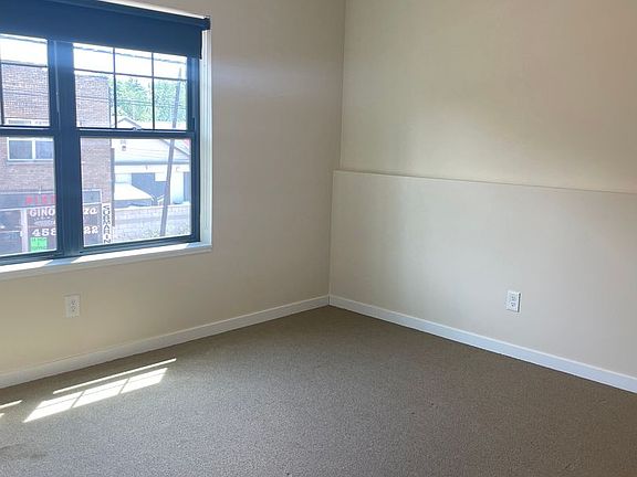 4th image of 1555 Wealthy St SE #203