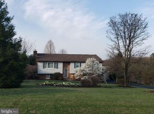 1610 Fairview Dr, Leesport, PA 19533
