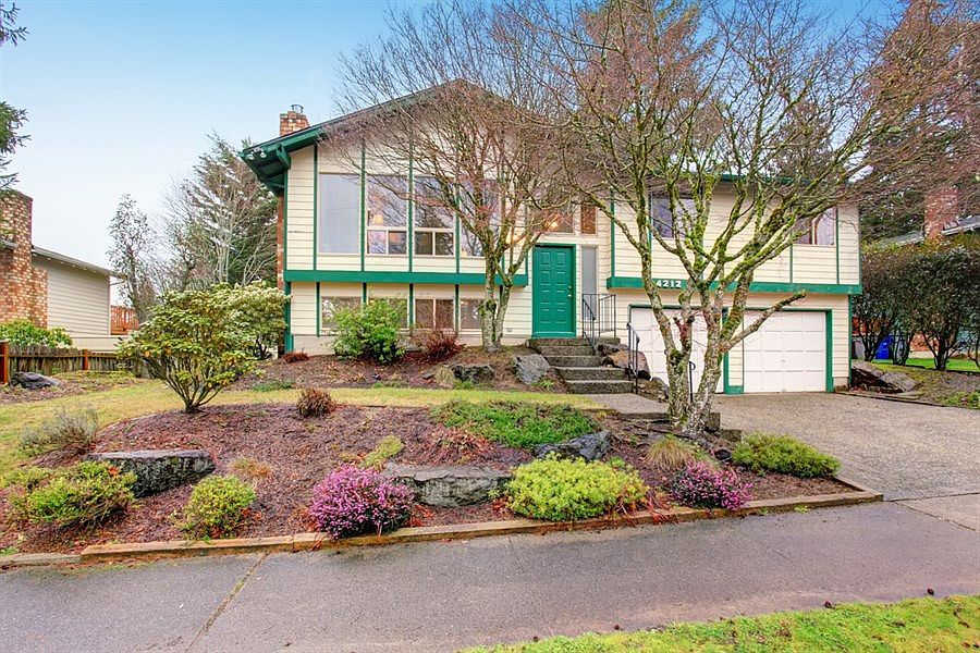 2nd image of 4212 SE 2nd Pl