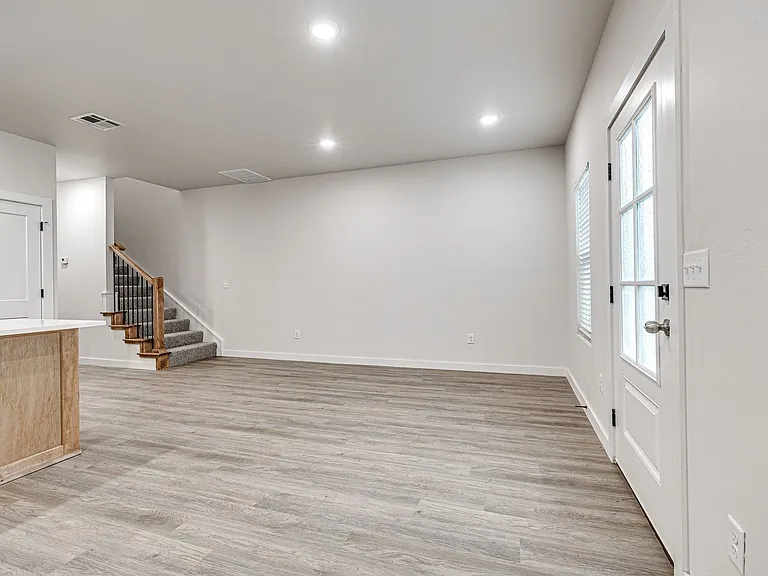 614 W 2nd St #110 — Photo 8