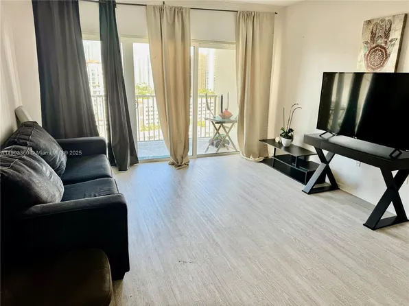 300 Bayview Dr, Sunny Isles Beach, FL