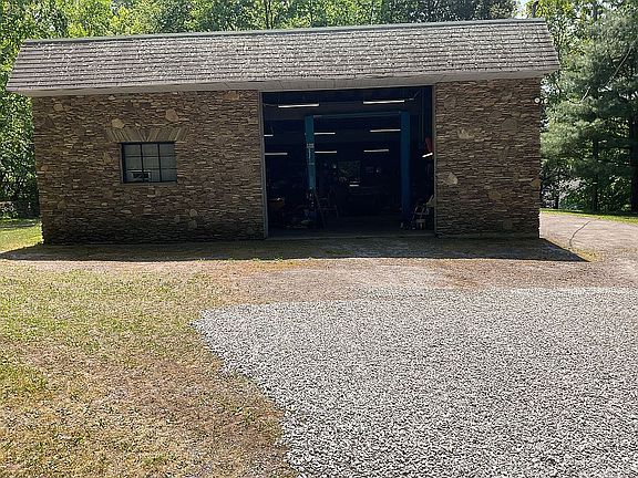 Masonry garage 