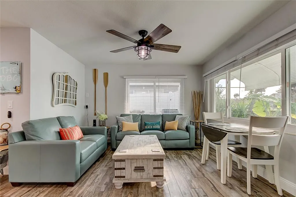 2 bed, 2.0 bath, 1154 sqft, $4,400 — Photo 3
