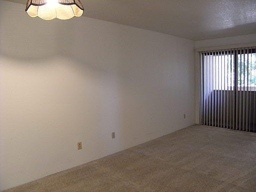 5th image of 2822 N Auburn Ct Unit E212