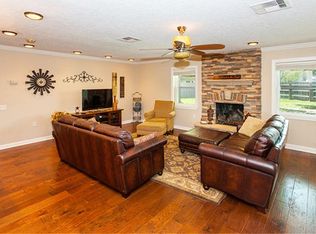 3304 Windsor St, Pearland, TX 77581