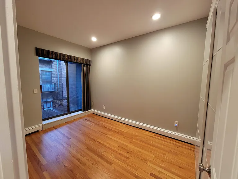 390 Riverway #16 — Photo 7