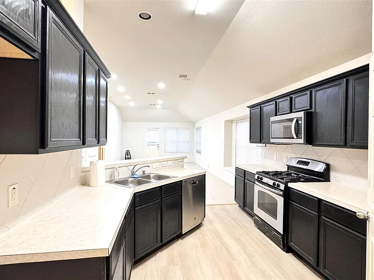 6818 Hampden Point Ct — Photo 4