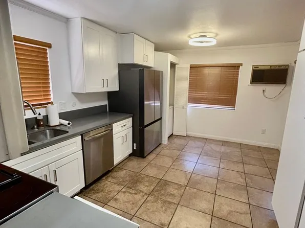 5452 Adobe Falls Rd Unit 3, San Diego, CA 92120