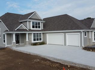 W298N3425 S Imperial Dr, Pewaukee, WI 53072