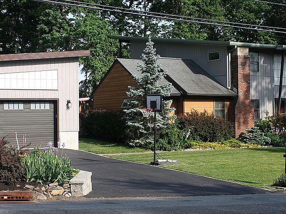 Large 750 SqFt Garage 