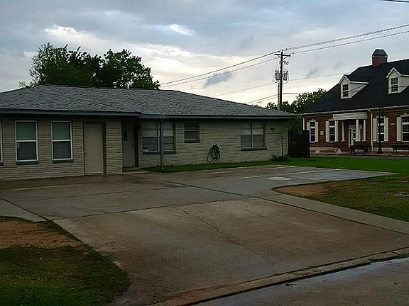 4th image of 211 Laurel Dr