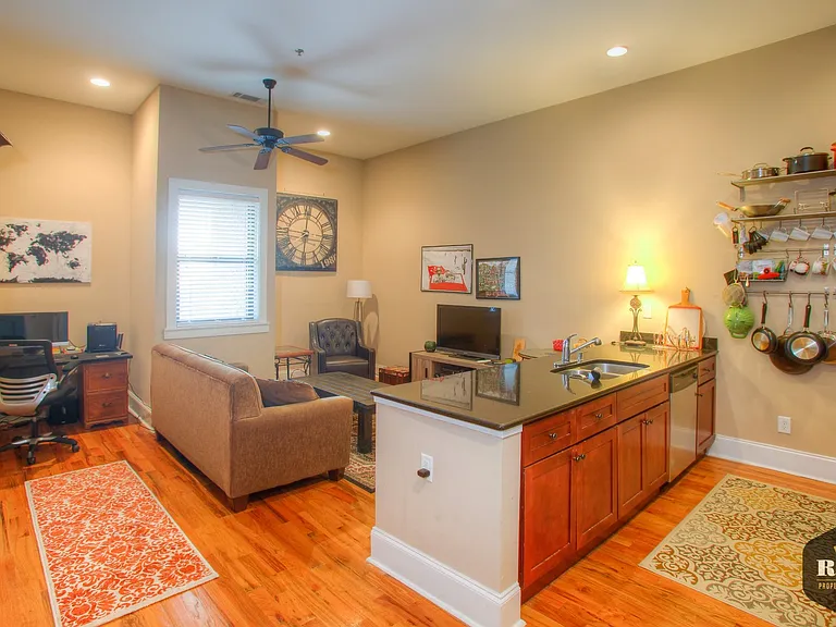 936 Broad St #208 — Photo 4