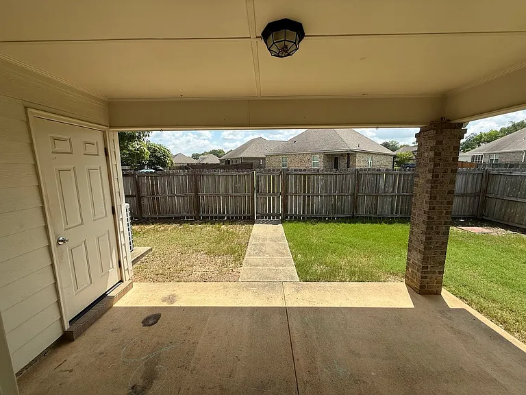 8708 Lindsey Ln — Photo 7
