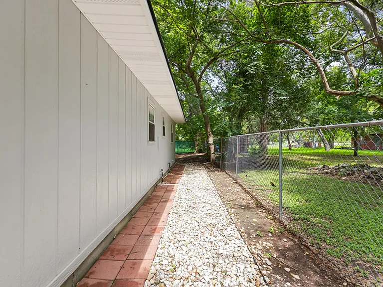 761 Whippoorwill Dr — Photo 20