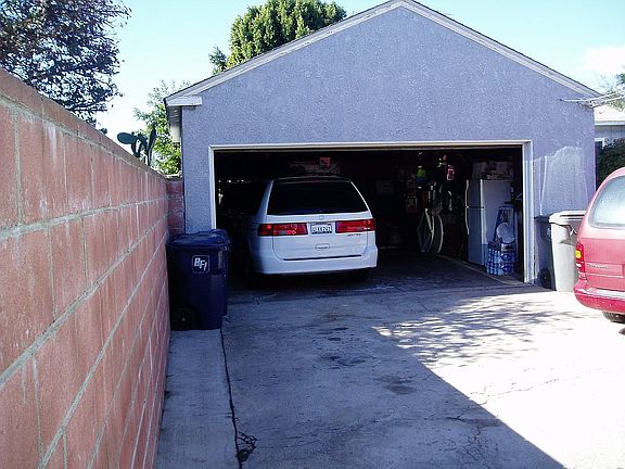 5th image of 10505 Mansel Ave