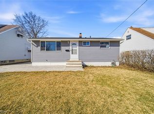6330 Ledgebrook Dr, Brookpark, OH