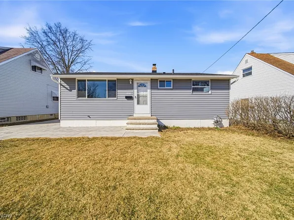 6330 Ledgebrook Dr, Brookpark, OH 44142