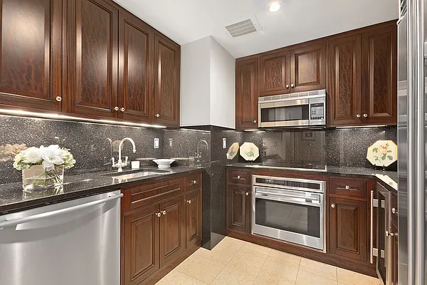 Sold by Corcoran | media 14