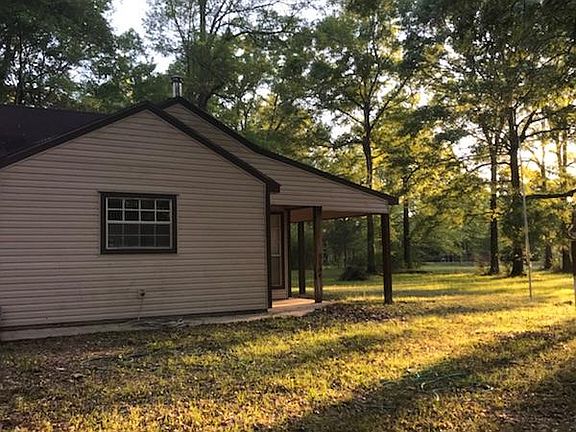 Side of house facing driveway