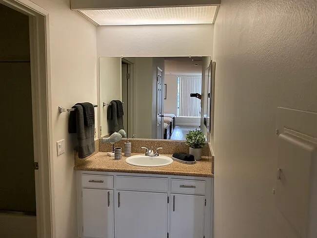 Westwood Executive House — Photo 18