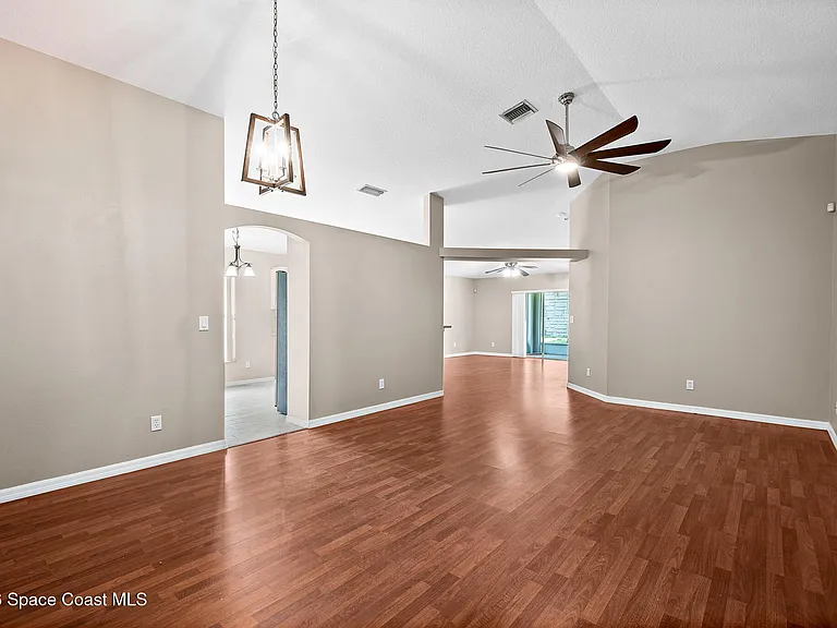 2467 Deercroft Dr — Photo 16