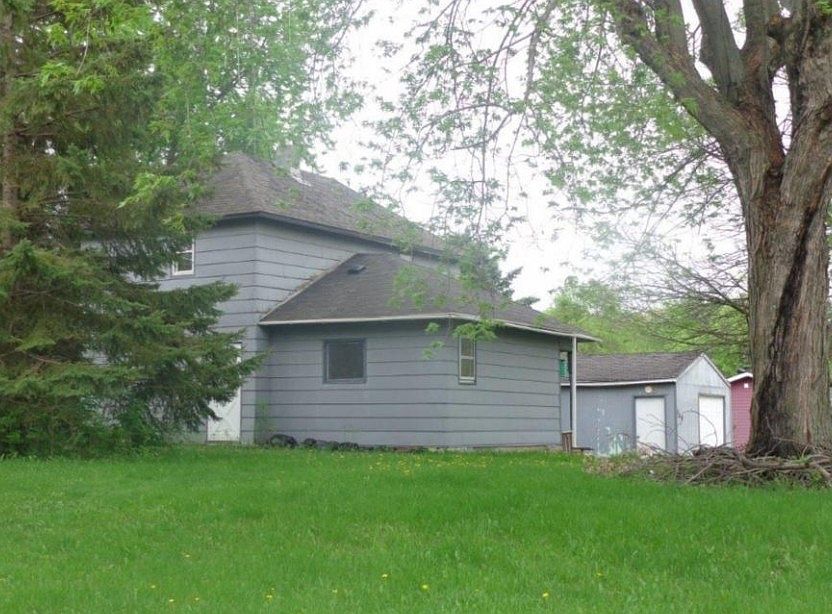 2nd image of 409 10th Ave NW