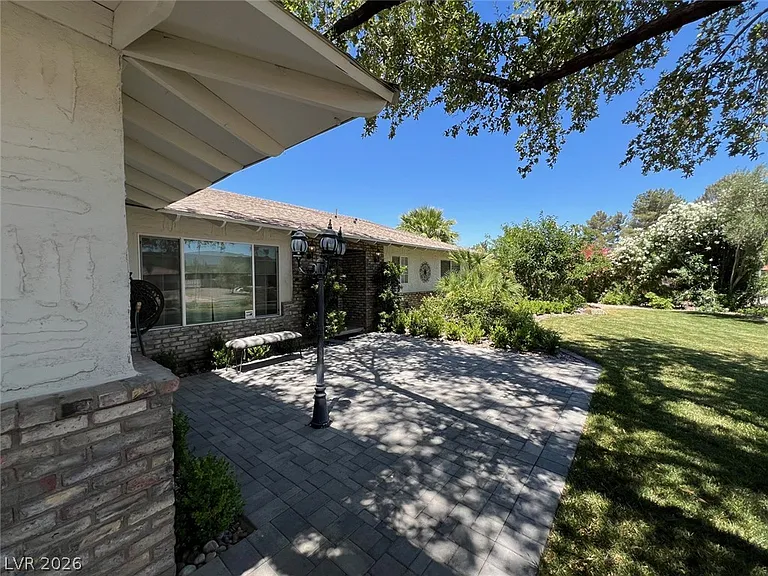 3310 W Mardon Ave — Photo 2