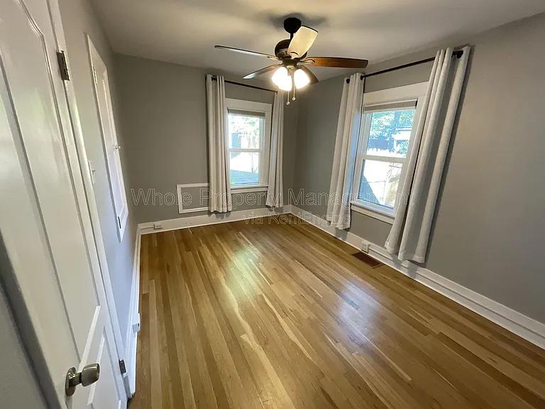 4909 Beach Ct — Photo 25