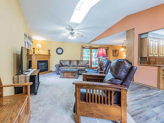 5th image of 8816 Green Haven Dr