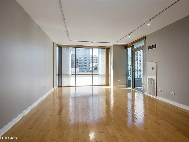 8 E Randolph St #1707 — Photo 2