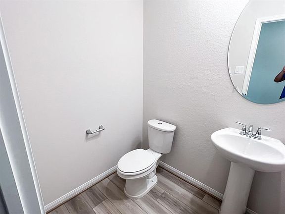 4th image of 2226 Royal Ann Way
