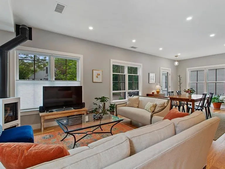 107 Fairmont St #A — Photo 6