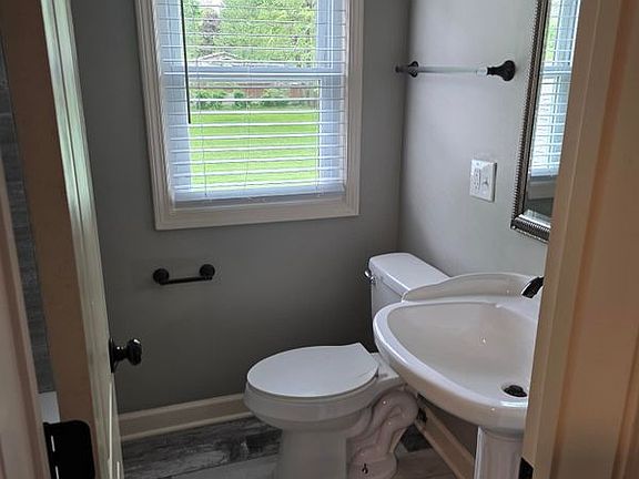 3rd image of 10826 E Ayers St