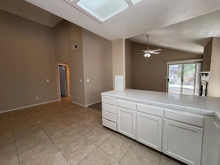 5246 W Magill Ave — Photo 5