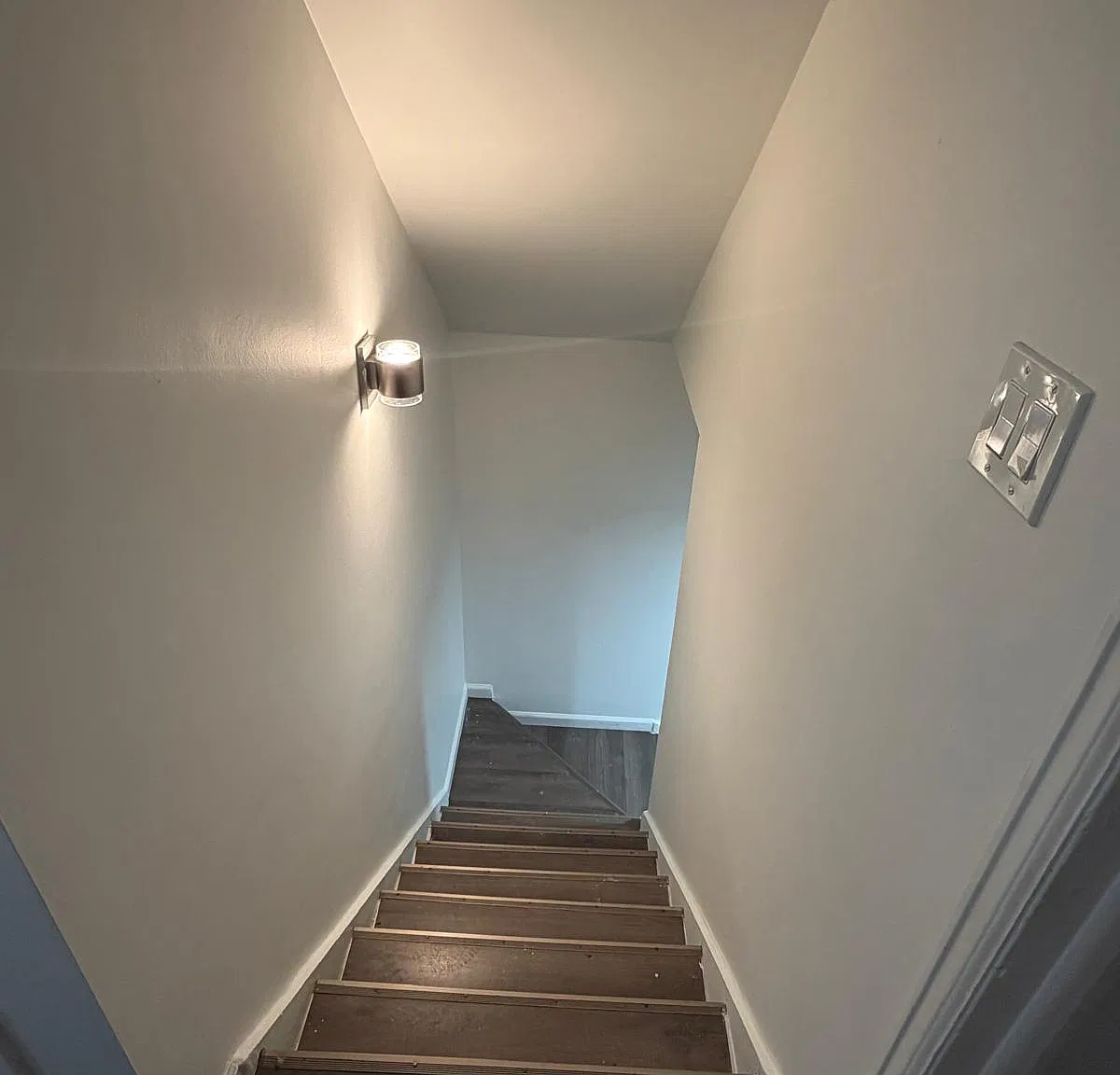 2 bed, 1.5 bath, 912 sqft, $1,800 — Photo 2